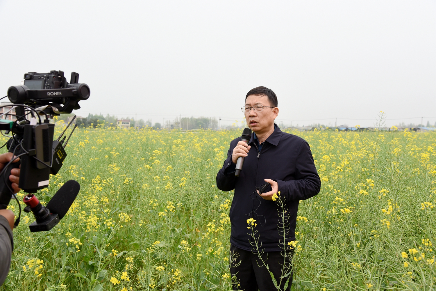 彭少兵教授参与直播互动